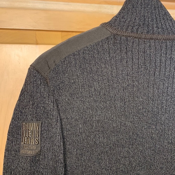 Calvin Klein Jeans (M) - Picture 14 of 16